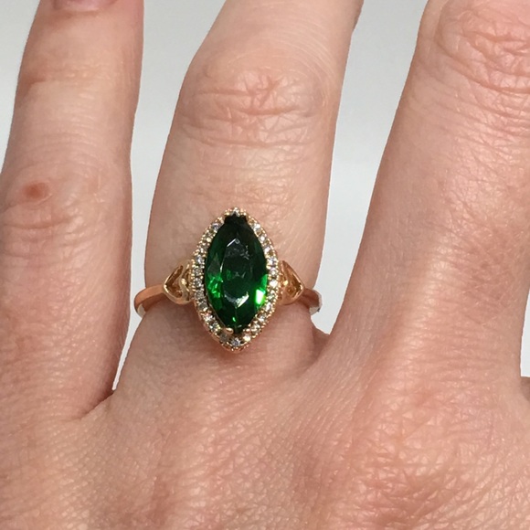18k yellow gold emerald engagement wedding ring - Picture 7 of 8